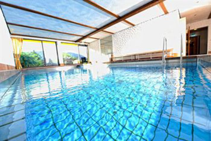 Pool 7 of 10