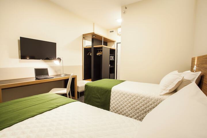 Room 8 of 32