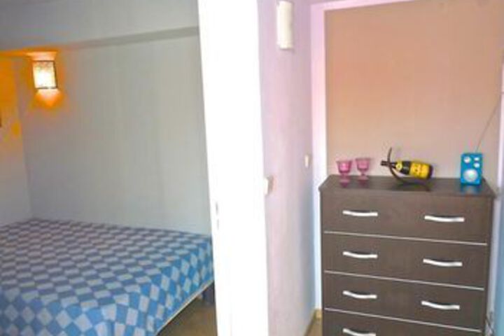 Room 8 of 33