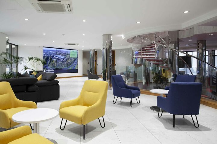 Business Center 23 of 26