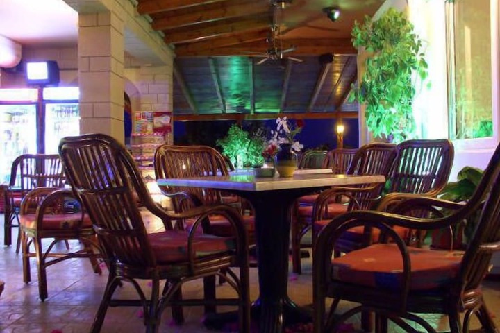Dining 31 of 44