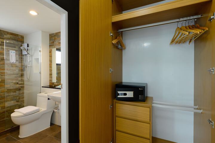 Room 32 of 71