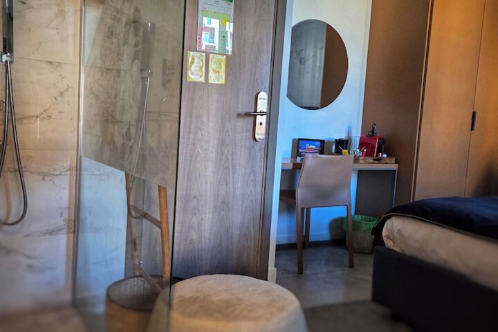 Room 79 of 118