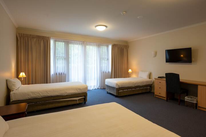 Room 45 of 210