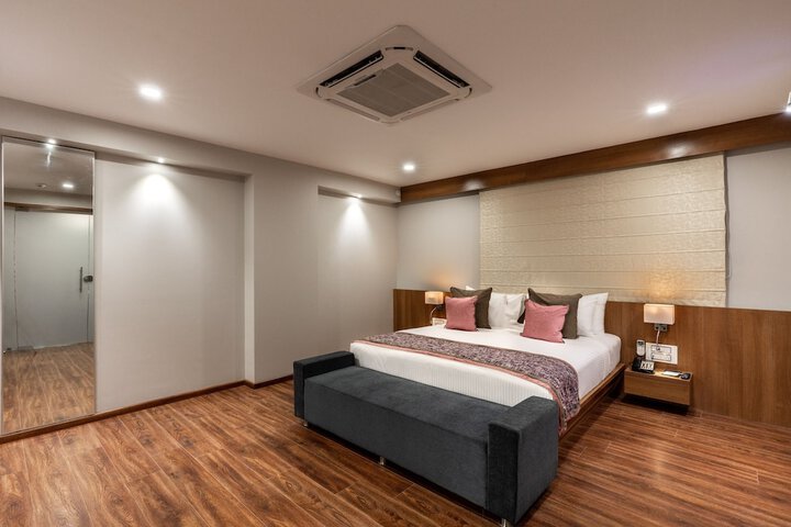 Room 6 of 31