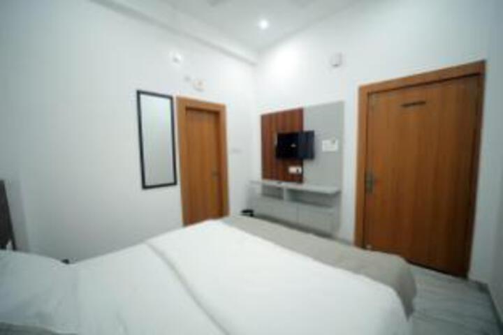 Room 6 of 6