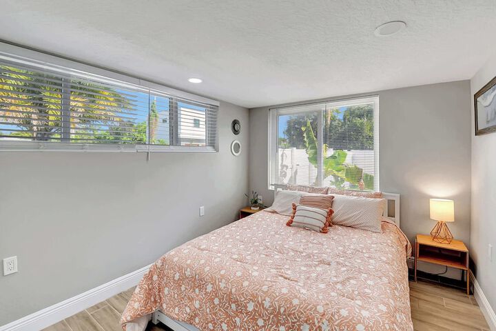 Room 4 of 33