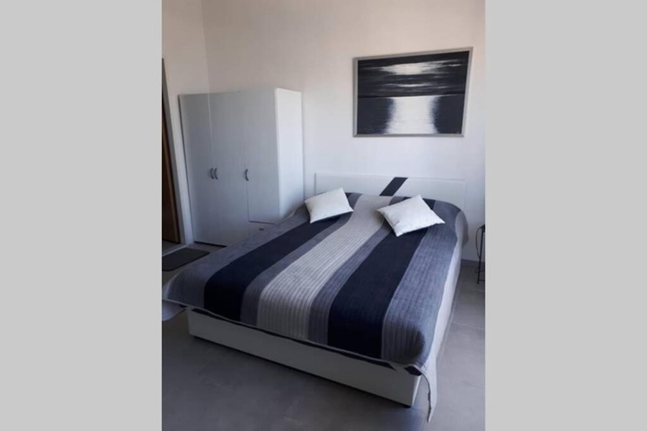 Room 4 of 10