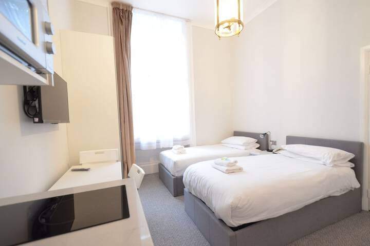Room 200 of 371