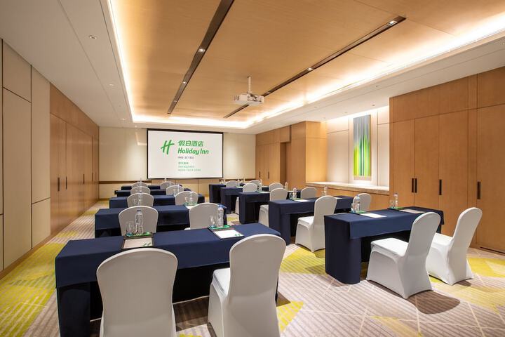 Ballroom/Hall 68 of 97