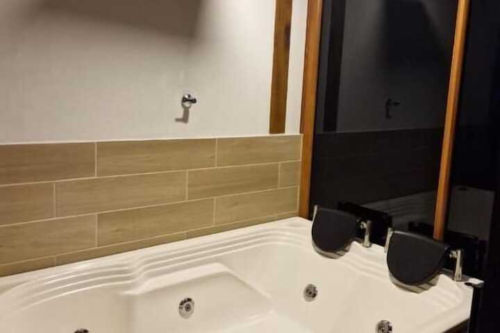 Room 10 of 84