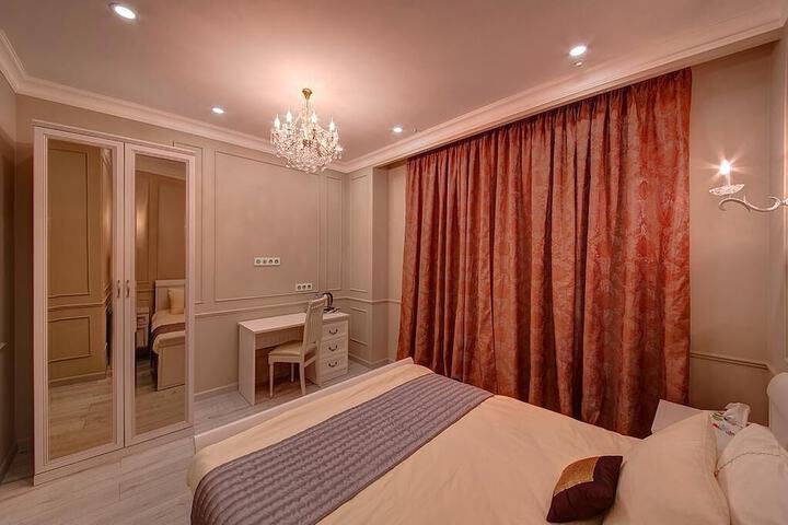 Room 5 of 10