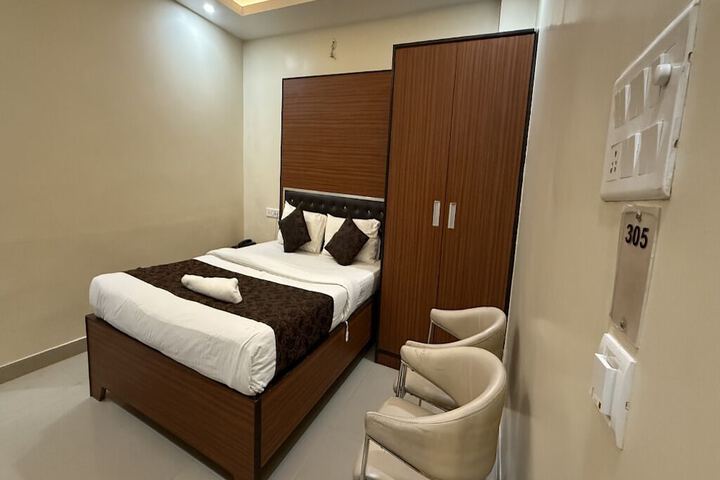 Room 15 of 32