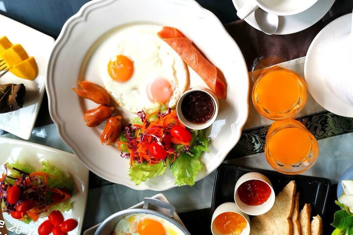 Breakfast/Coffee Service 64 of 88