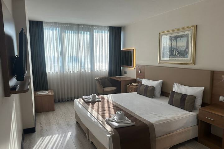 Room 3 of 33