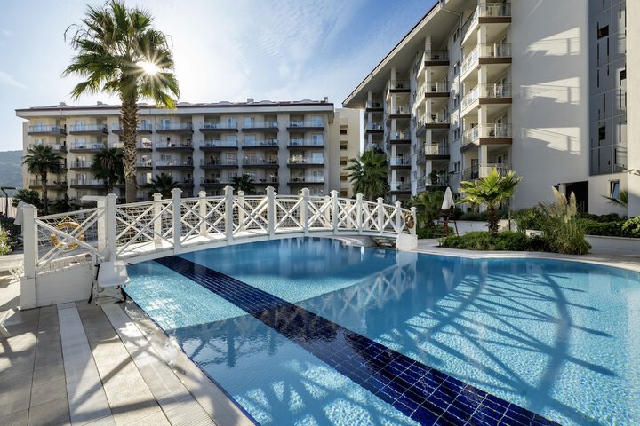 Hotel Pool