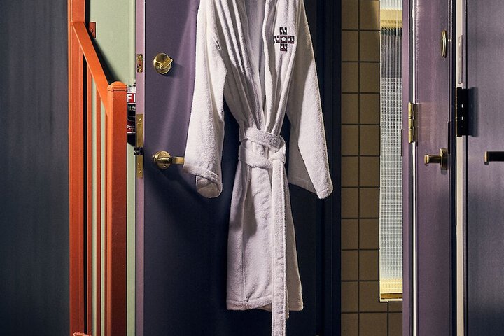 Bathroom amenities