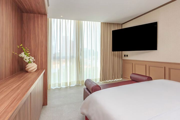 Room 32 of 49