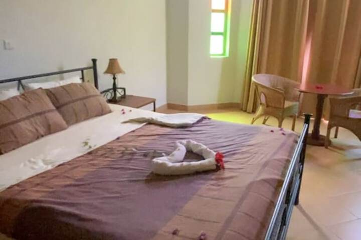Room 8 of 28