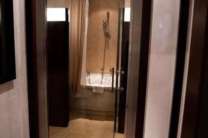 Room 49 of 106