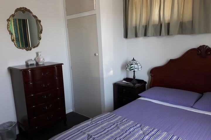 Room 6 of 9