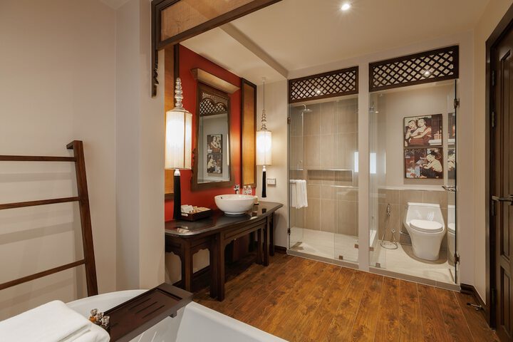 Room 33 of 46