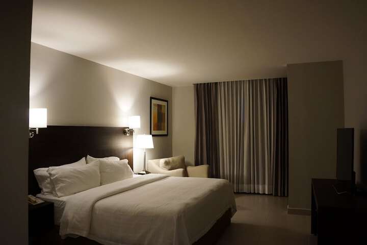 Room 4 of 68