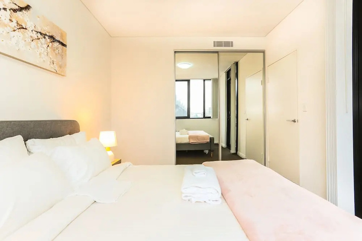 Room 5 of 12