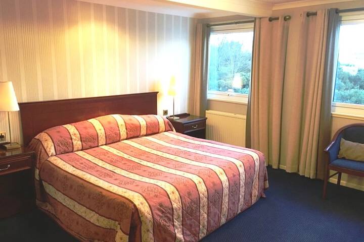 Room 33 of 118