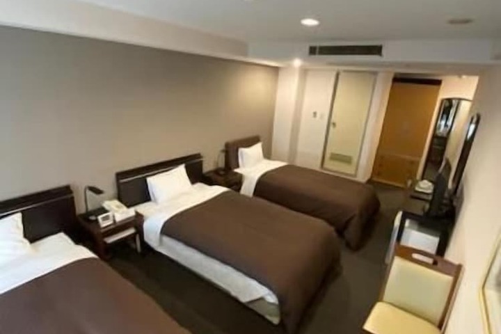 Room 8 of 28