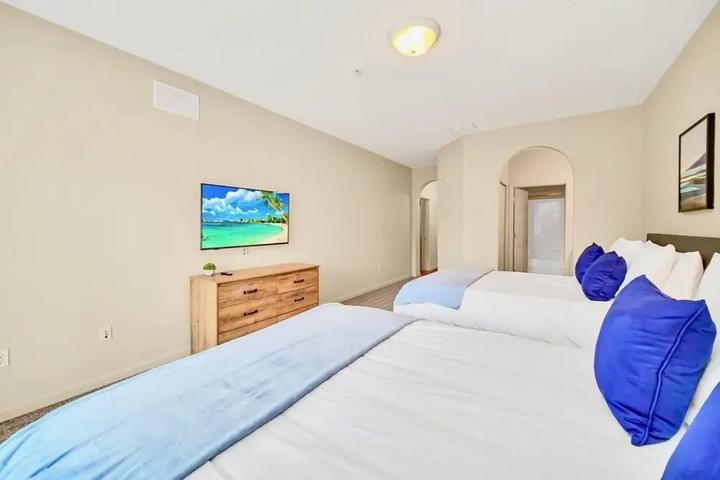 Room 5 of 15