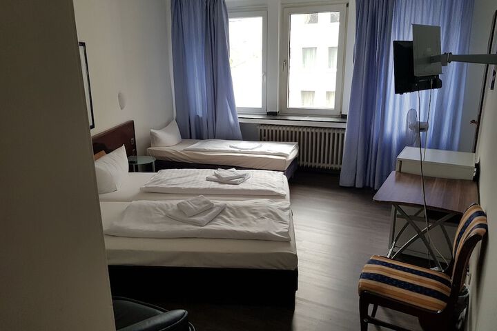 Room 27 of 94