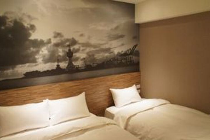 Room 15 of 16