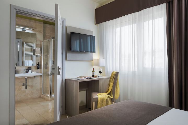 Room 33 of 101