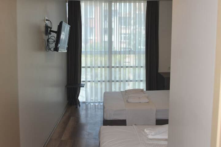 Room 10 of 14
