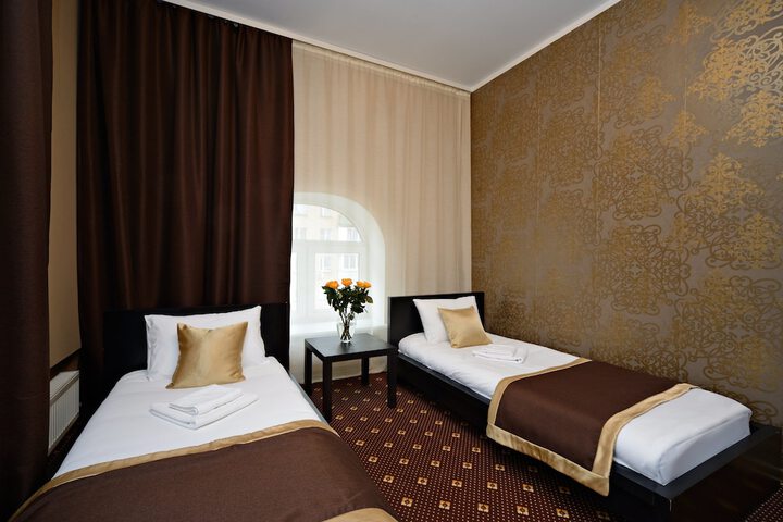 Room 2 of 37