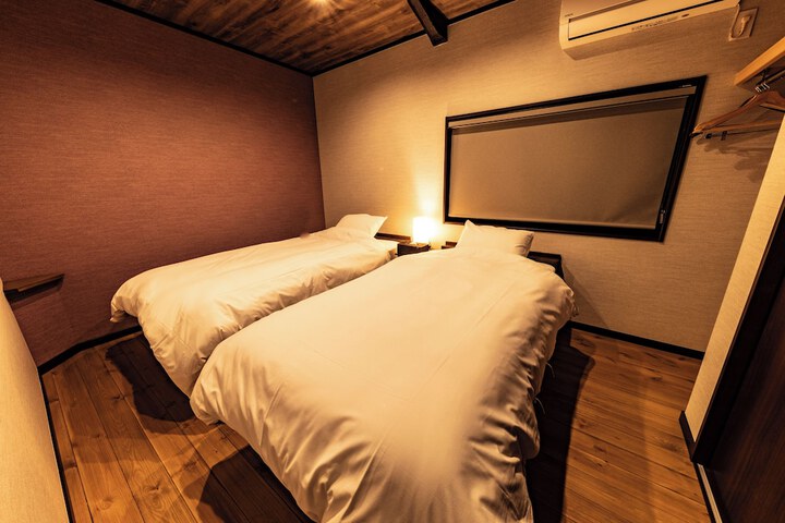 Room 52 of 111
