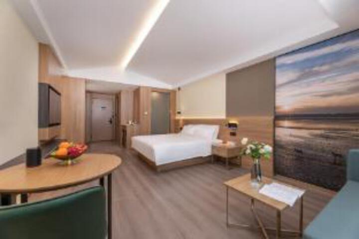 Room 9 of 10