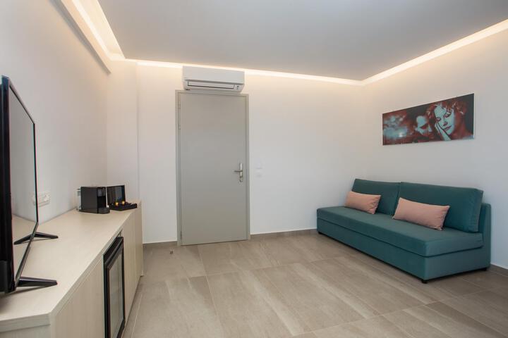 Room 21 of 38