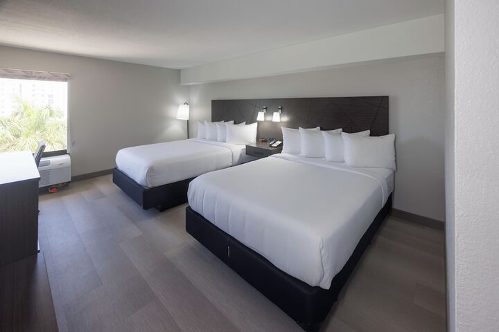 2 Queen Beds (5 of 13)