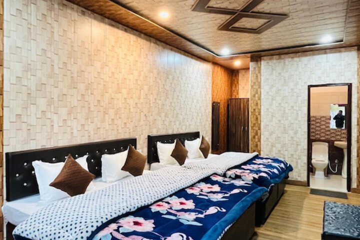 Room 12 of 28