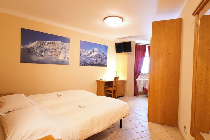 Room 22 of 49