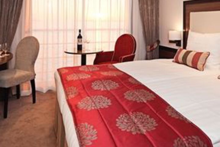 Room 48 of 80