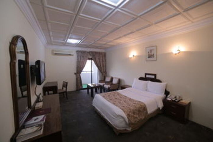 Room 18 of 54
