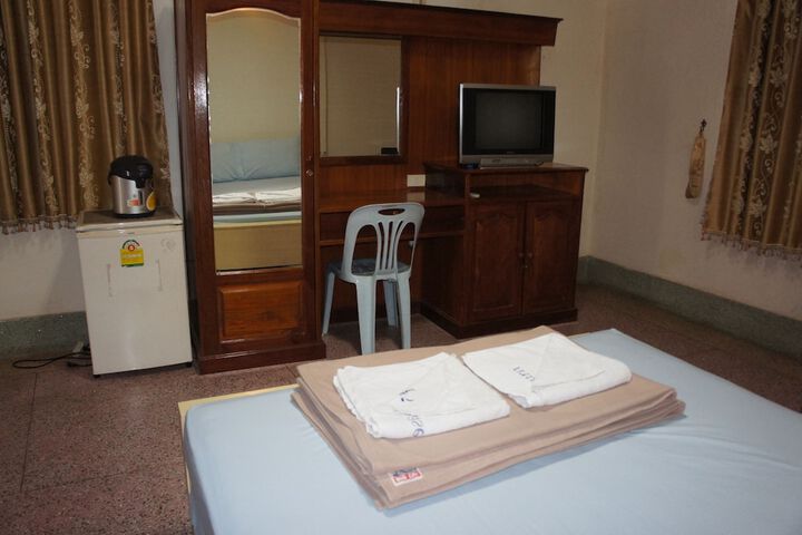 Room 9 of 32