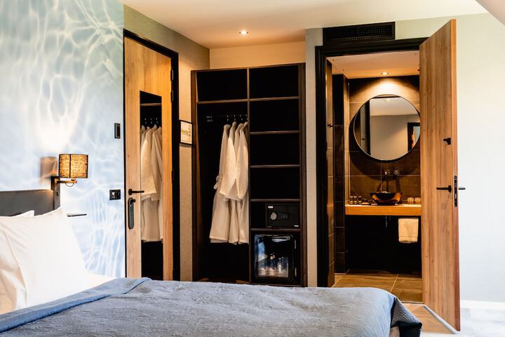 Room 14 of 74