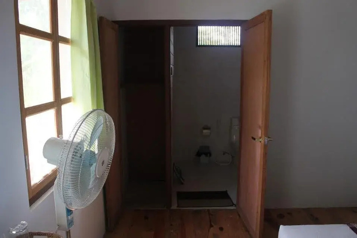 Room 3 of 6