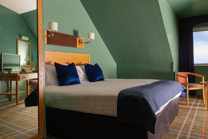 Room 17 of 54