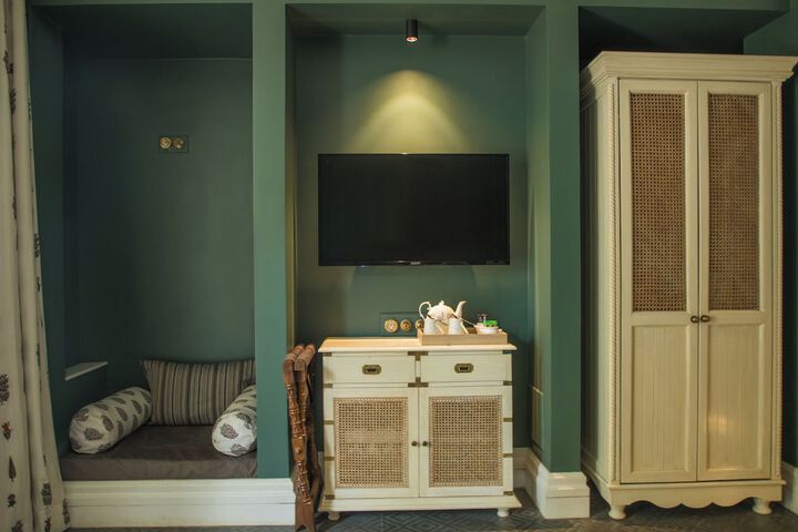 Room 9 of 43