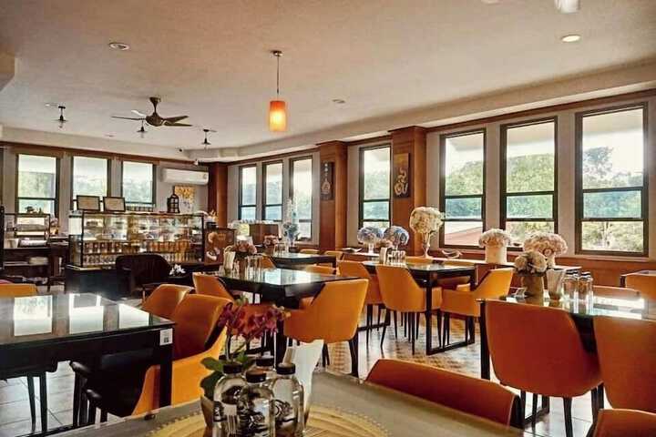 Dining Photos